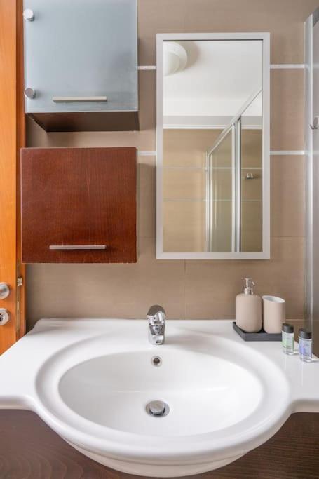 Bright & Elegant 2Bd Apt W/ View Athens Exterior photo