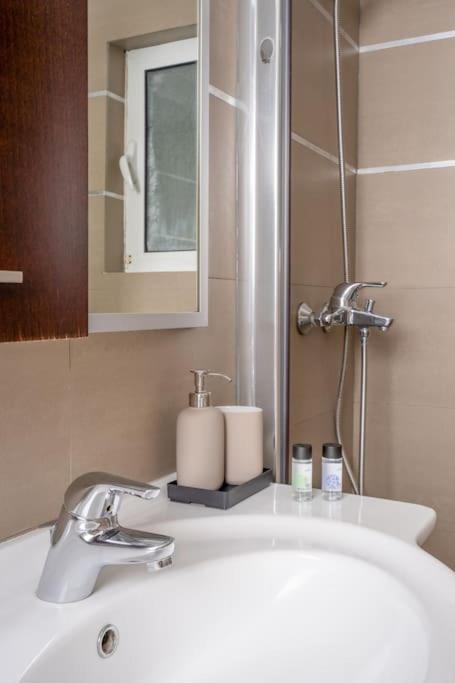 Bright & Elegant 2Bd Apt W/ View Athens Exterior photo